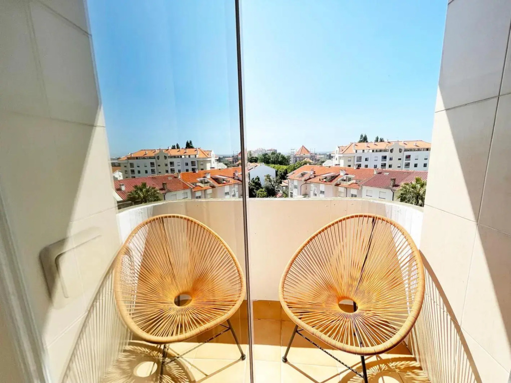 Yellow House Aveiro Free Netflix and garage