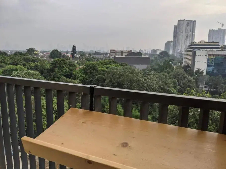 Apt Pejaten Park 1 BR Sage Smart TV, Netflix, Prime, Youtube