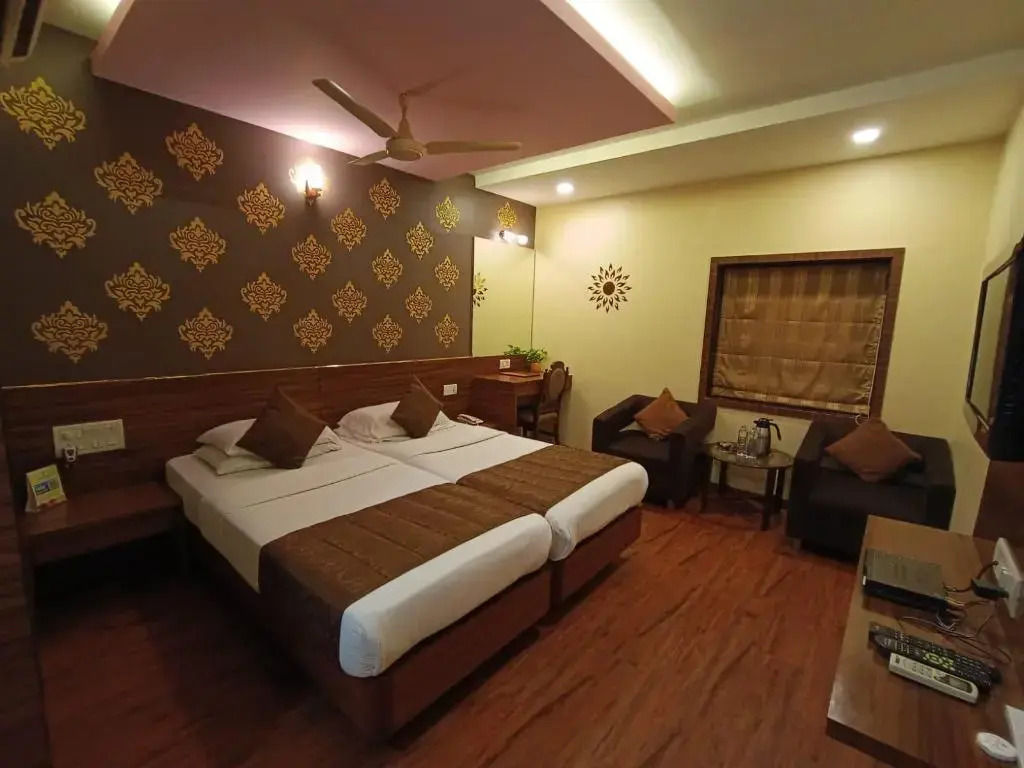 Rajhans Hotel