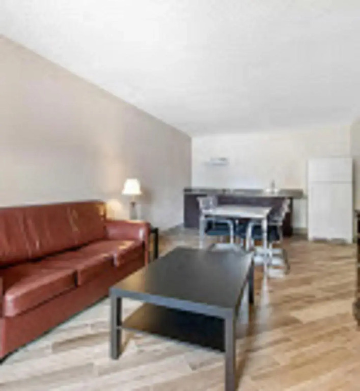 Clarion Inn & Suites Kissimmee-Lake Buena Vista South