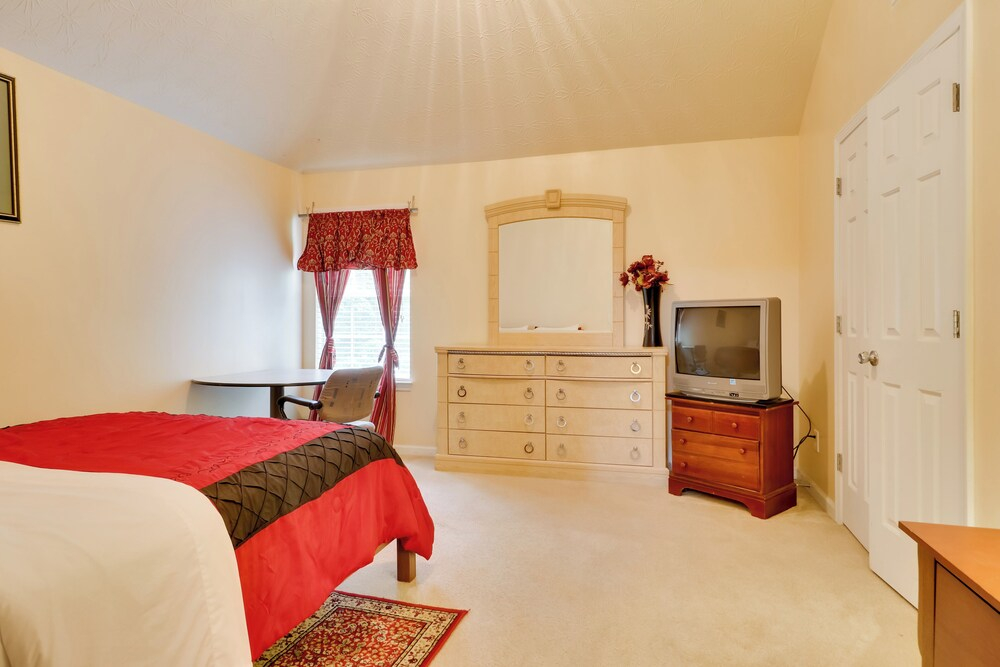 Suburban Atlanta Vacation Home - 20 Mi to Downtown