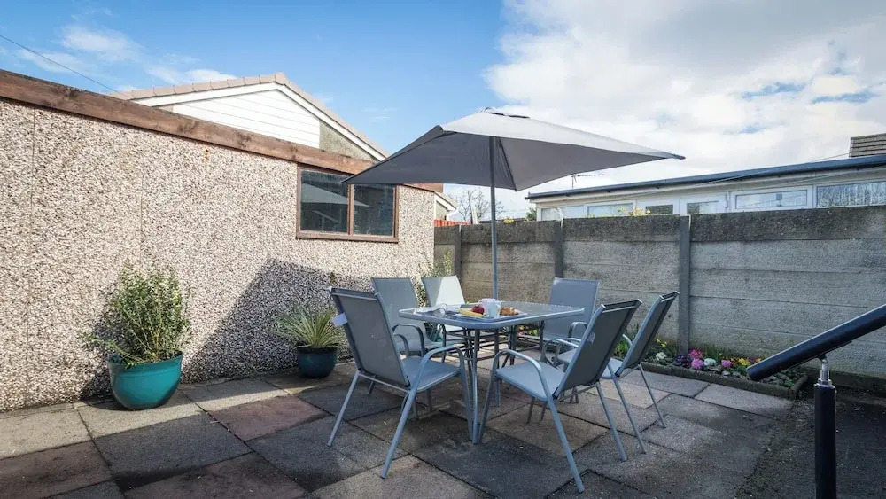 Altham Place-fully Refurbished 2-bath Bungalow