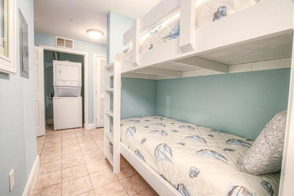 BEAUTIFUL 3 BD Laketown Wharf 1133- Best Amenities