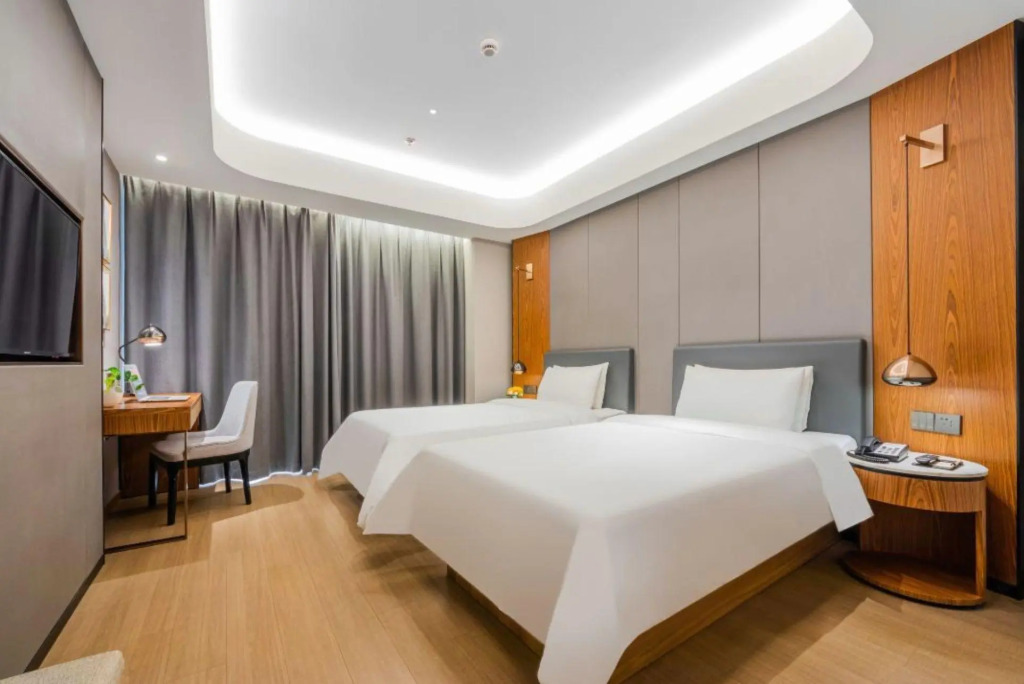 Yitel Collection (Shanghai Qiantan Sanlin world Creative Park) Road)
