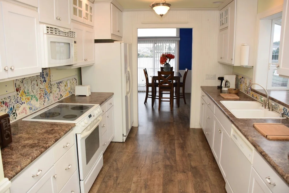 Longliner Lodge and Suites