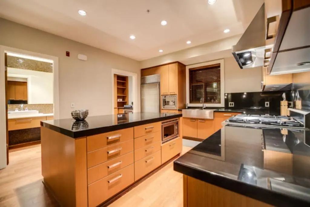 West Coast Alpine Contemporary 4 Bedroom Townhome with Private Hot Tub 35