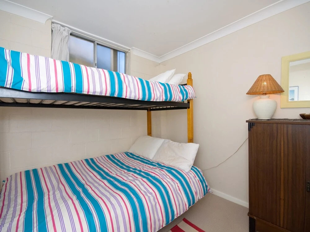 Baggies On Dutchies, 9 Burbong Street - Large pet friendly house with spectacular waterviews, Wi-Fi and air con