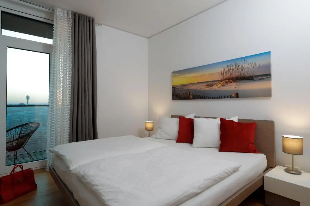Triiiple Suites Level 21 mit Balkon und Tiefgarage