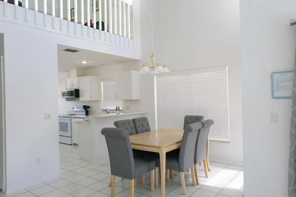 3 Bedroom 2.5 Bathroom Villa with Lakeside Pool, Kissimmee, US