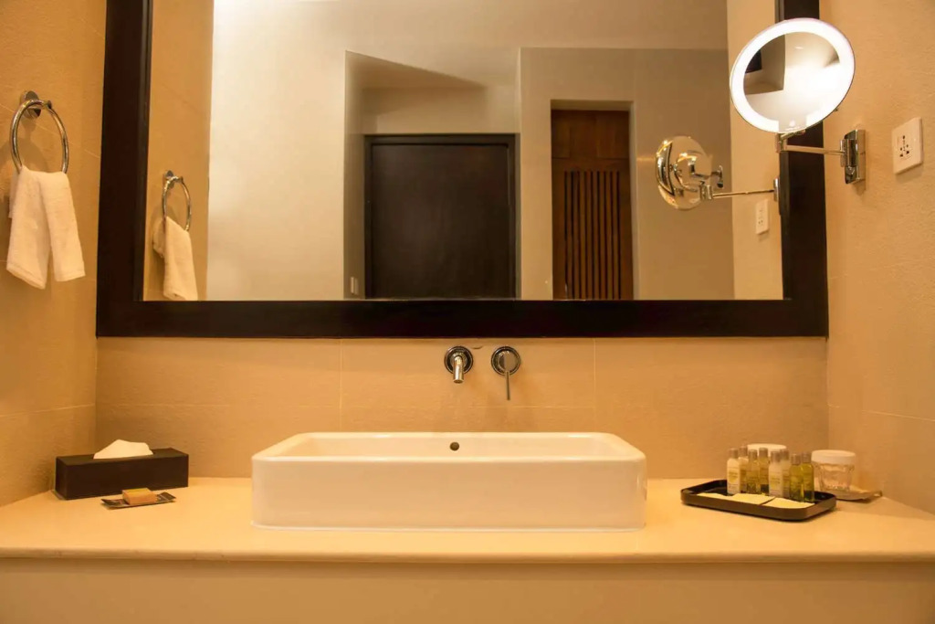 DoubleTree by Hilton Weerawila Rajawarna Resort