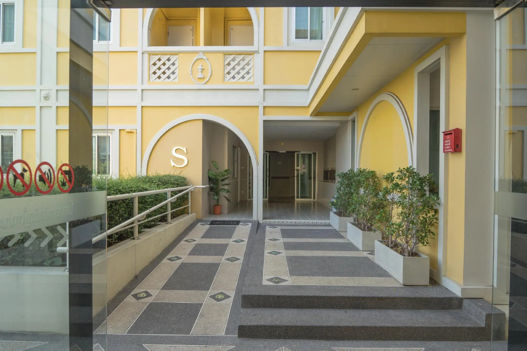 Hotel B