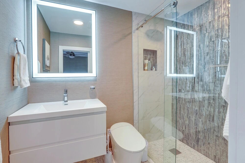 Upscale Condo - 2 Blocks to Riviera Beach!