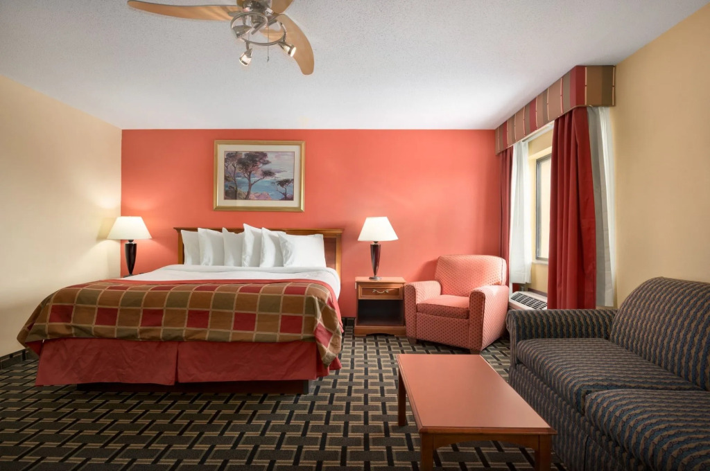 Baymont Inn and Suites Springfield