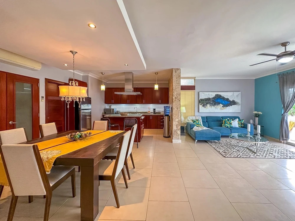 Beautiful 2 BR Apartment With BBQ