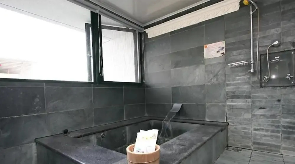 Quan Jia Hot Spring B&B
