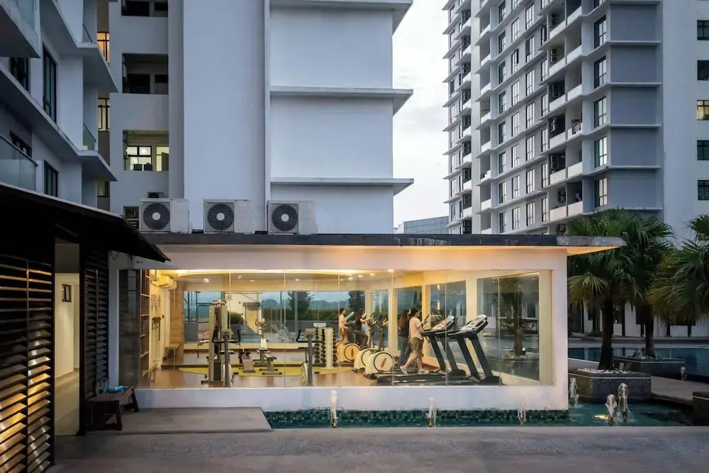 Stylish 4BR Near Paradigm Mall, Pool, Free Parking