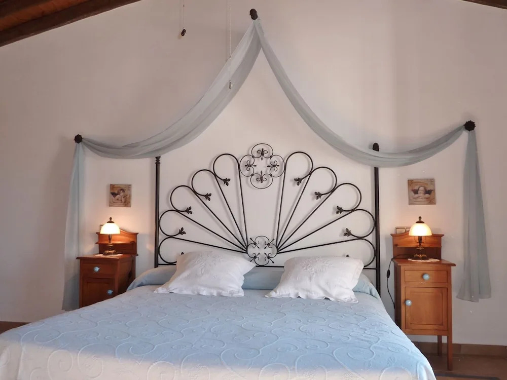 Spacious Holiday Home With Private Pool, in the Mountain and With Beautiful View