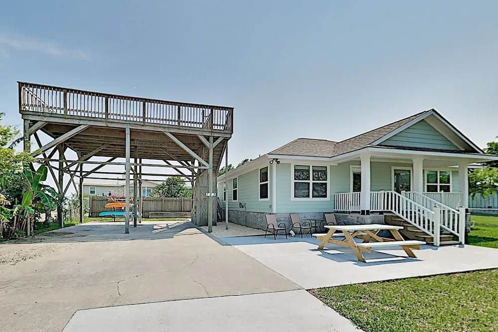 All-suite Bayview W/ Fenced Yard & Roof Deck 2 Bedroom Home