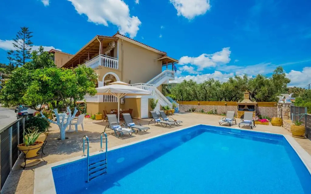 Costas Studios - 450m from Argassi center, by ZanteWize