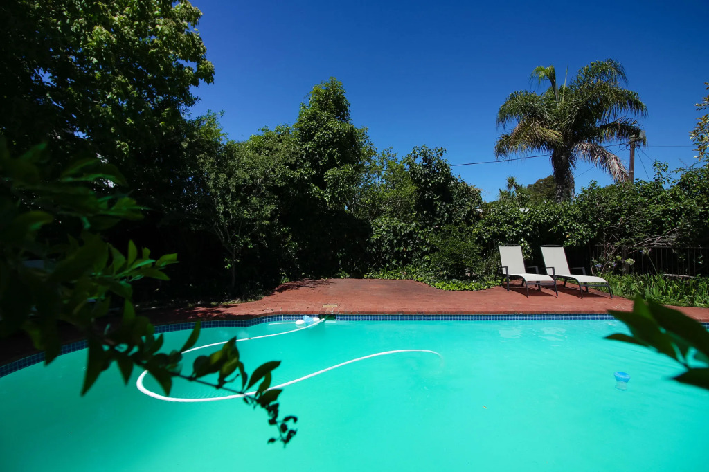 Whispering Oaks Guest House