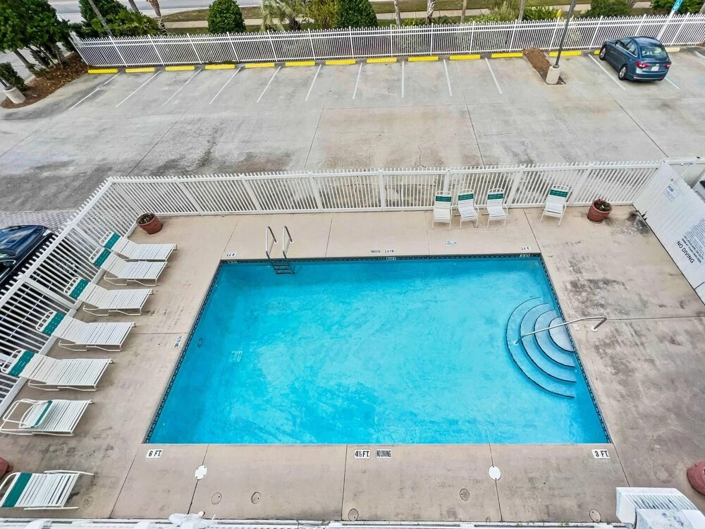 Crystal Sands West 308a by Destin Getaways