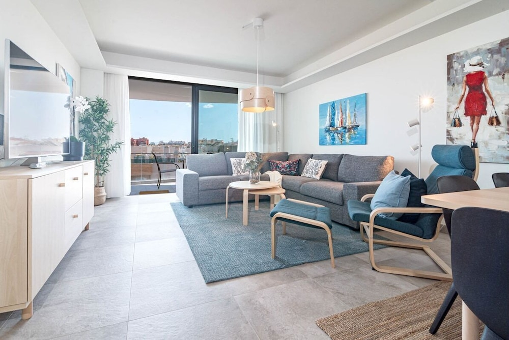 Inf26h- Comfortable and Spacious City Apartment