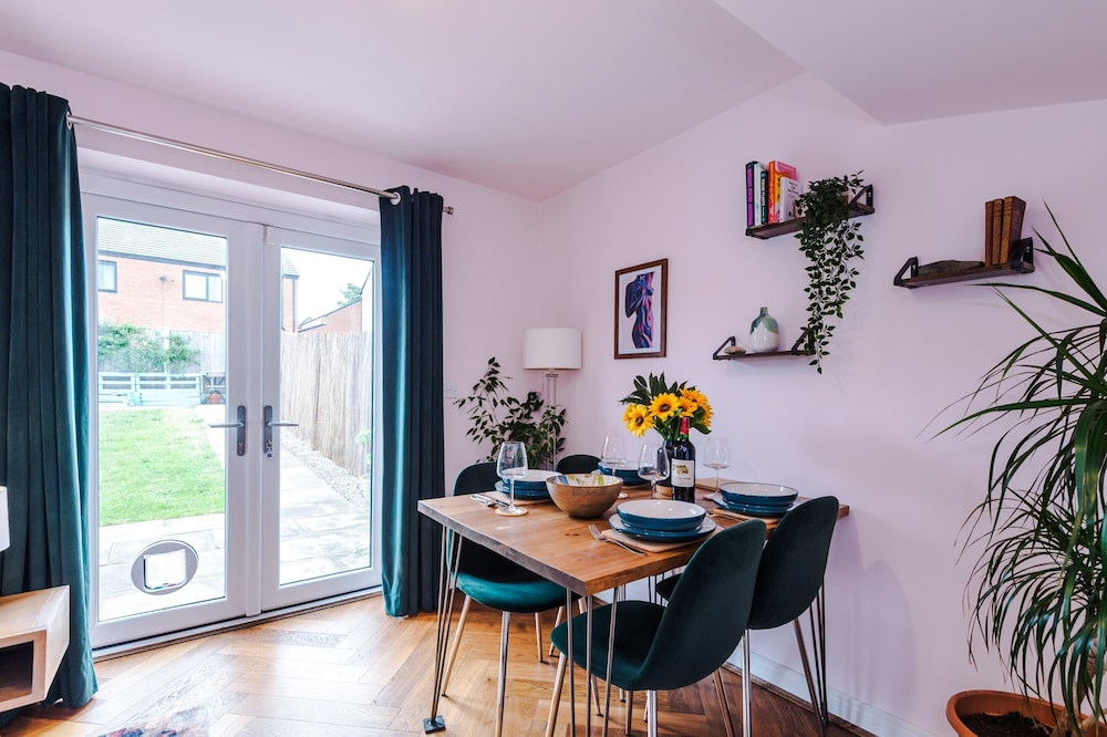 Spacious 2 Bed Perfect for Couples With Parking