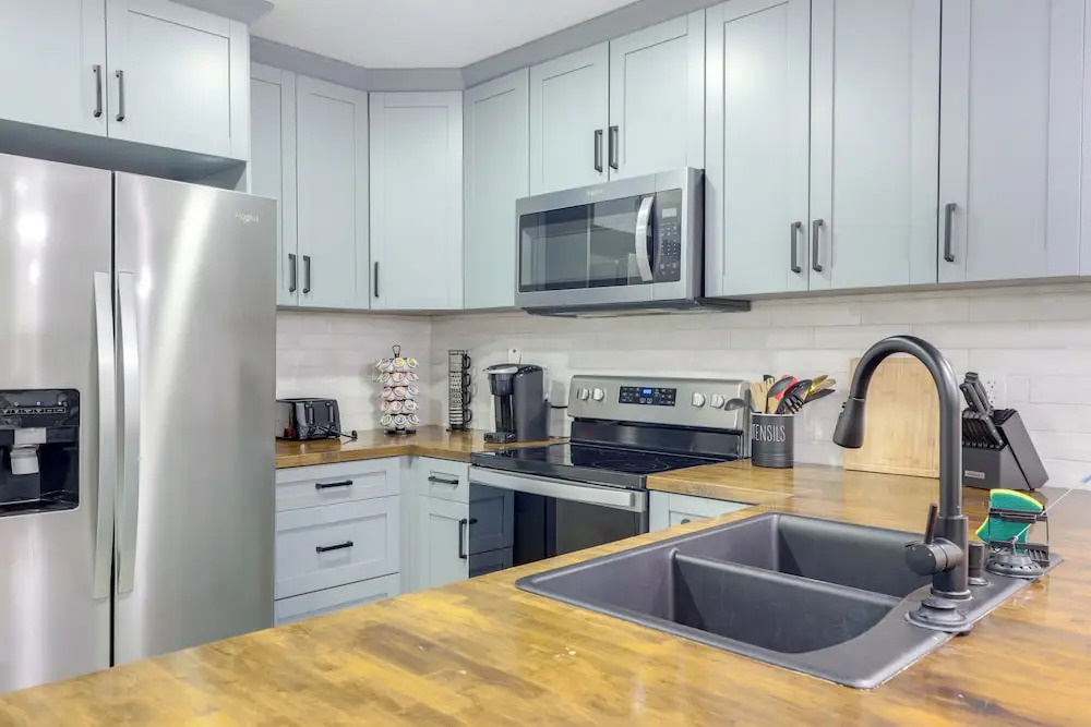 Walk to Stadiums & Dining: Pet-friendly Home