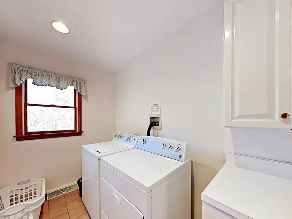Cape Cod Bay - 4 Br Home