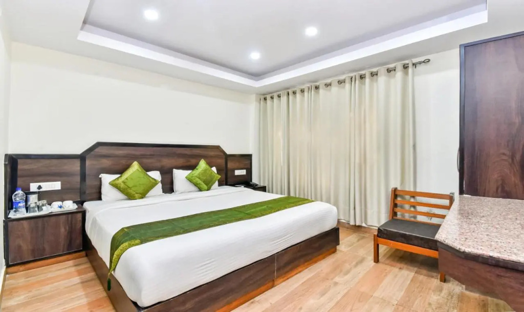 Treebo Maharaja, Near Mall Road