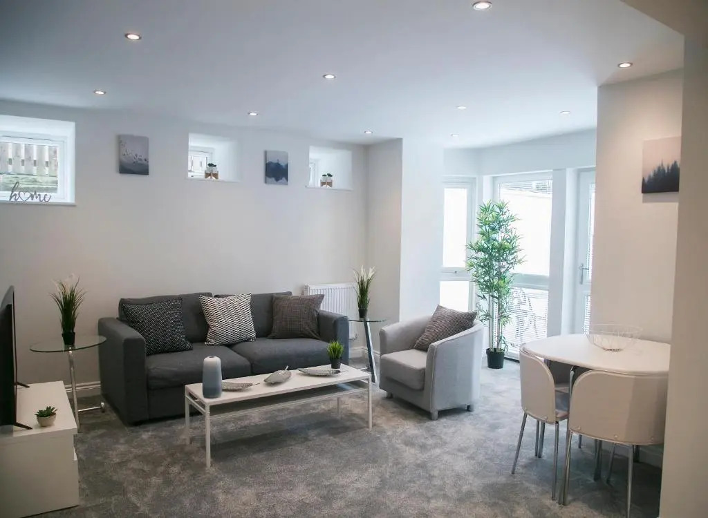 71 East Parade