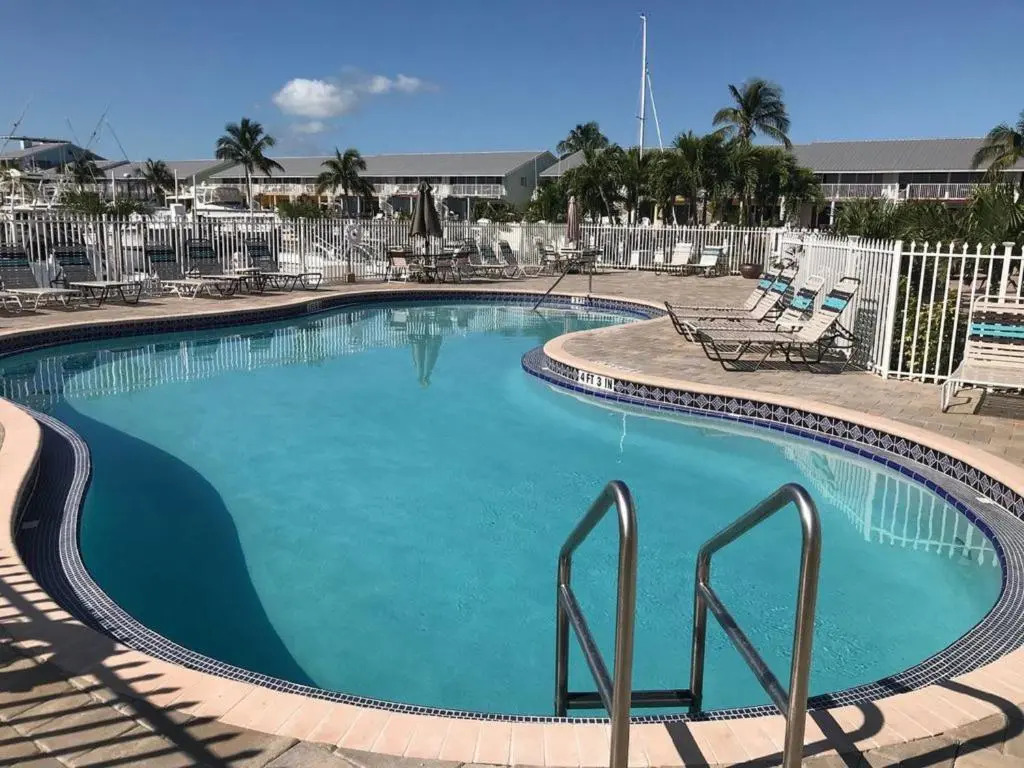 TOWER 2 MASTER SUITEs, 2 KINGS BEDS, MARINA