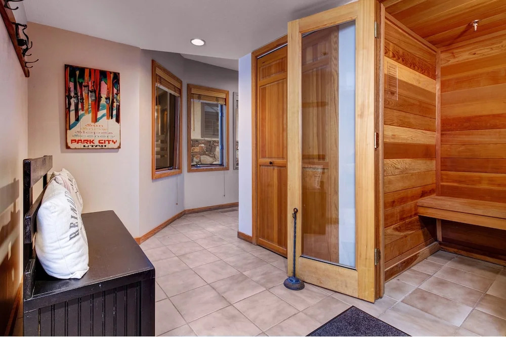 Abode at Ontario Lodge