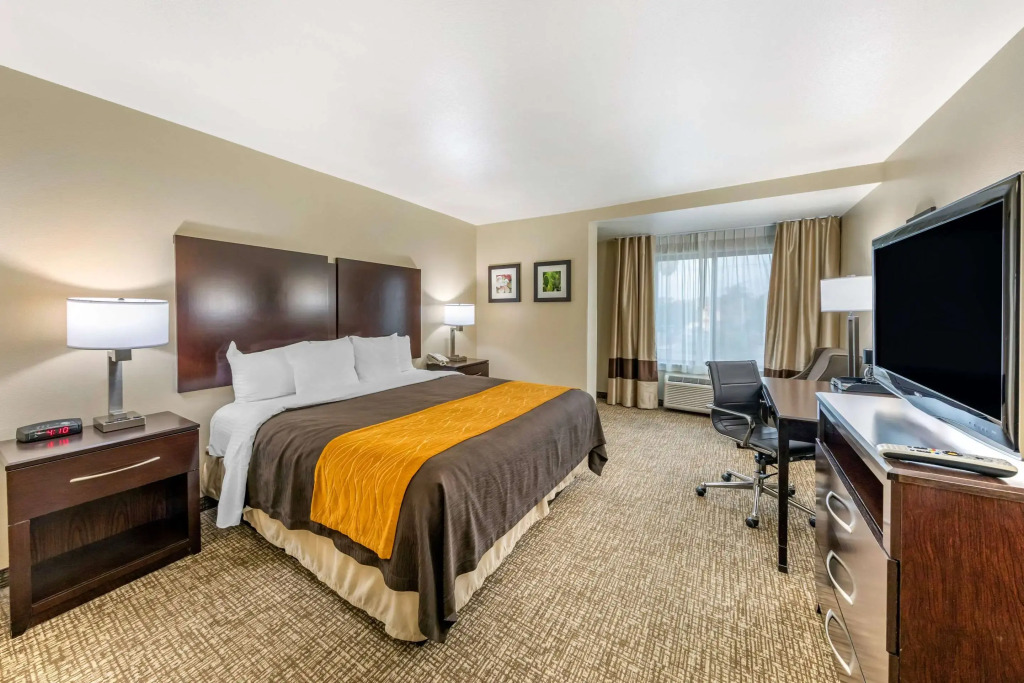 Comfort Inn & Suites San Bernardino