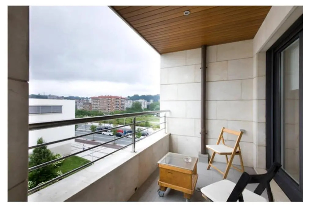 White Cozy Flat in Donostia