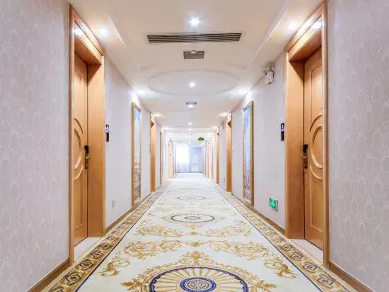 Vienna Hotel (Wuhu Gaoche Subway Station Store, Wuhan Changjiang New Area)