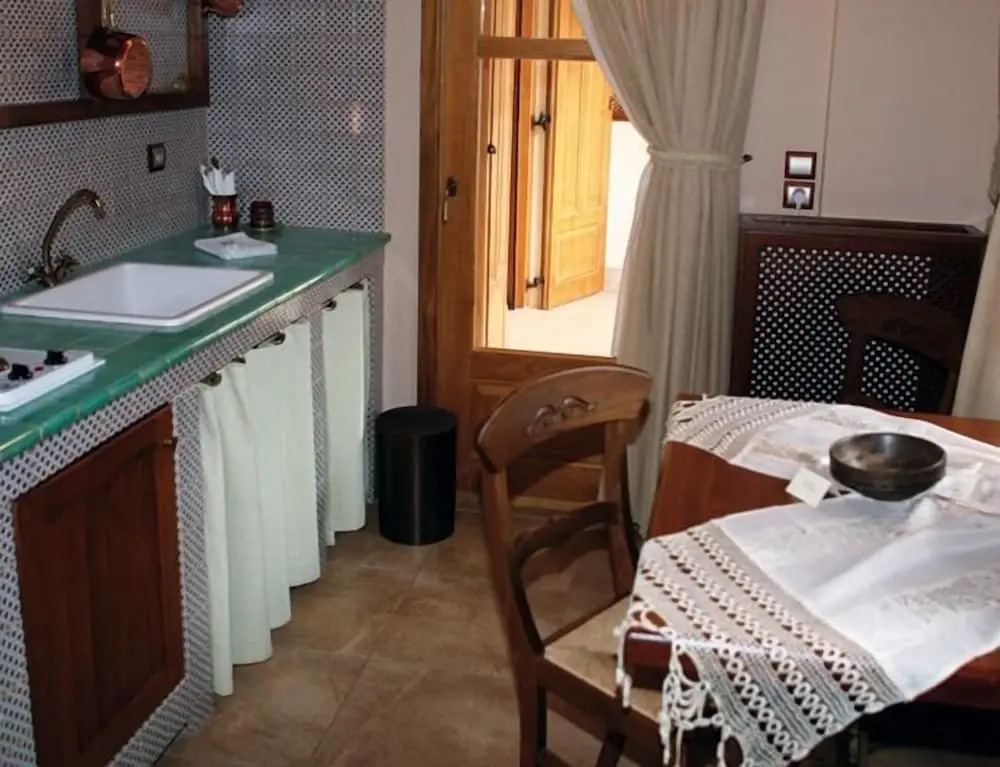 Roes Suites