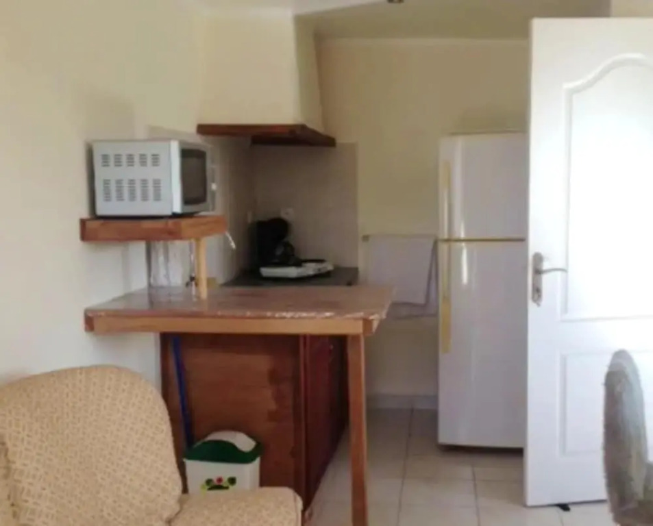 Studio in Triolet, With Enclosed Garden and Wifi - 3 km From the Beach