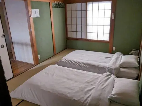 KIX House Waraku III: 5BR Roomshare/Vacation Home Near Kansai Airport
