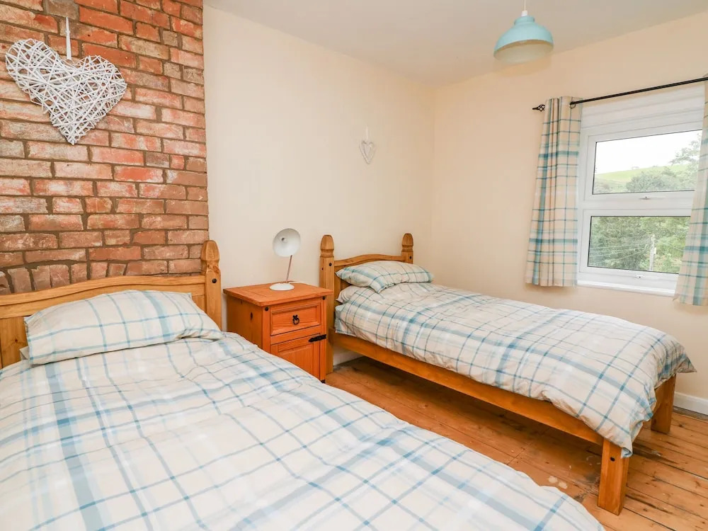 Ynys Cottage