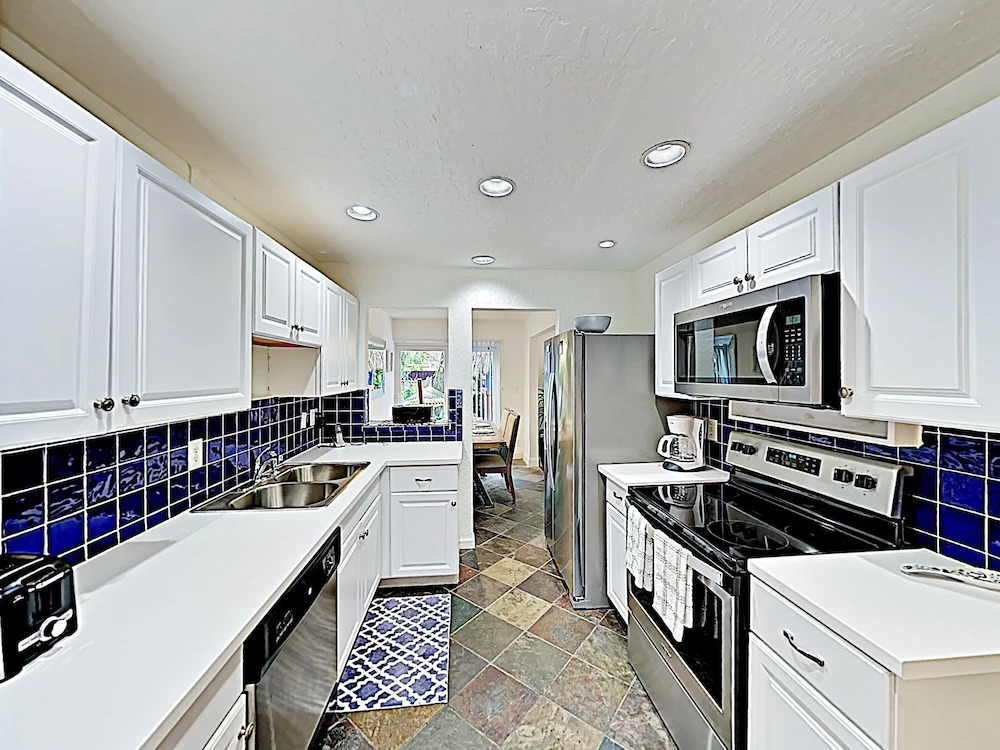 New Listing! Beach W/ Tiki Bar & Hot Tub 3 Bedroom Duplex