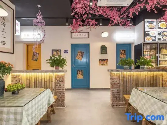 Jiuhua Mountain Jiuguniang Homestay (Tourist Service Center)