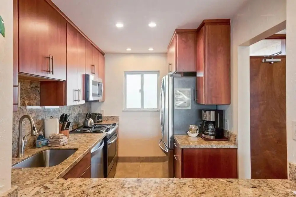 Menehune Shores, #623 2 Bedroom Condo by RedAwning