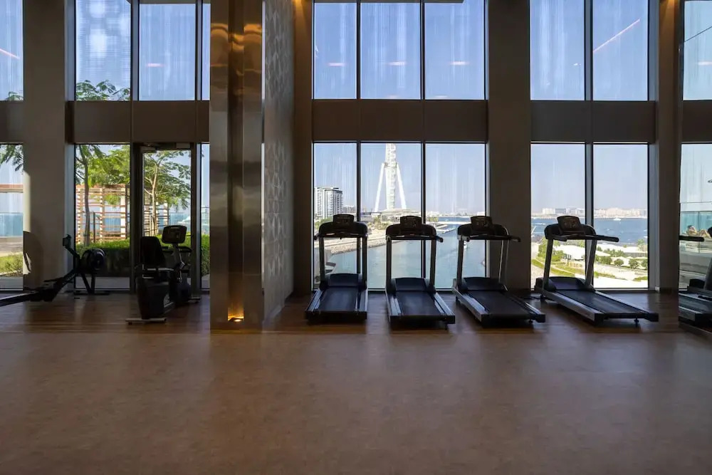 Waves - High-Rise Elegance: 2BR Apt with Marina Views