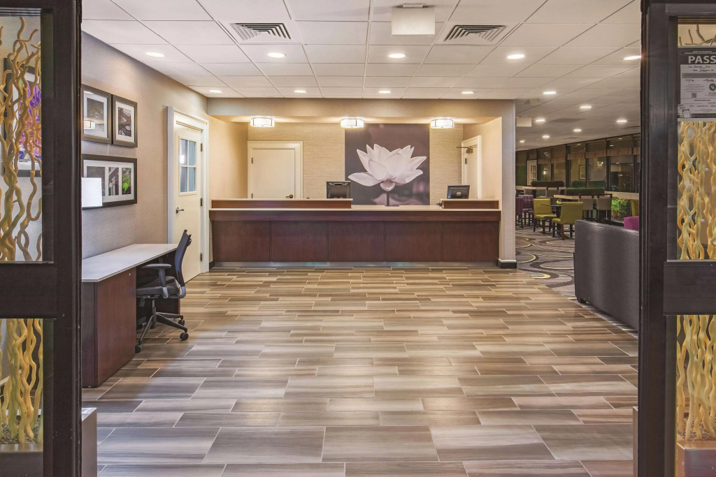 Howard Johnson by Wyndham Sacramento Downtown