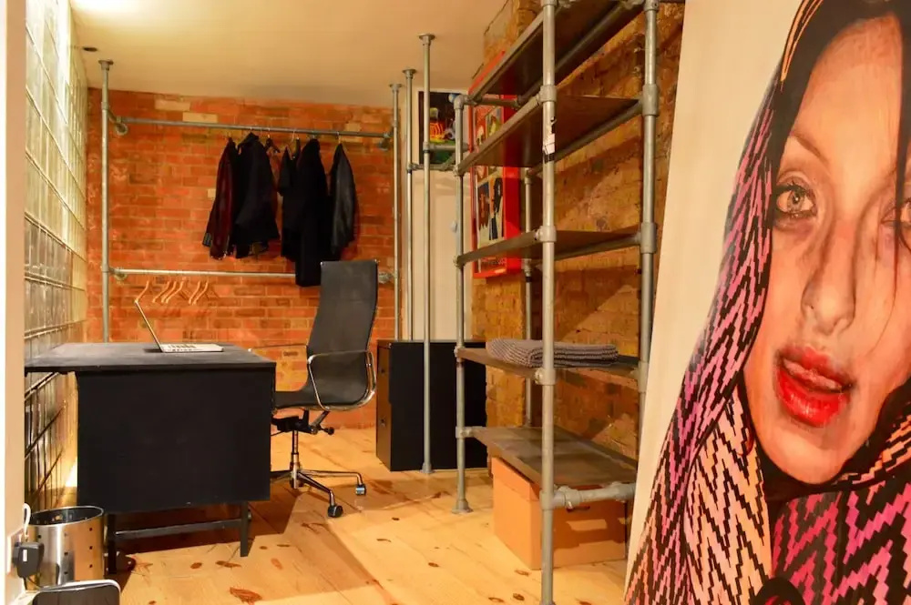 Stunning and Arty Penthouse Flat near Borough Mark
