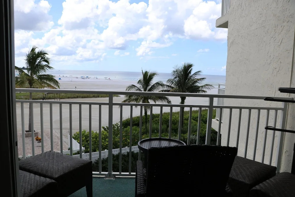 Jamaica Royale - 302 - 2 Br Condo
