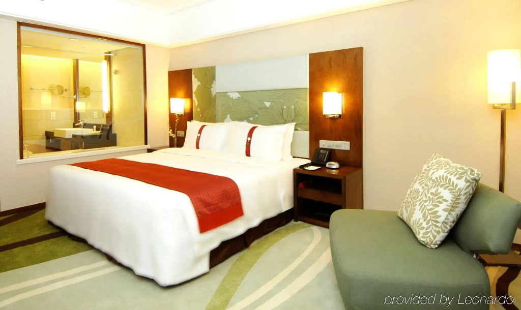 Holiday Inn Qingdao City Centre by IHG