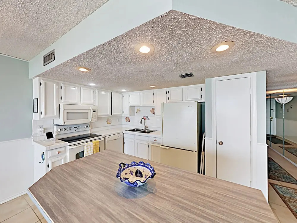 5570 Gulf Blvd Condo Unit 203 - 2 Br condo by RedAwning