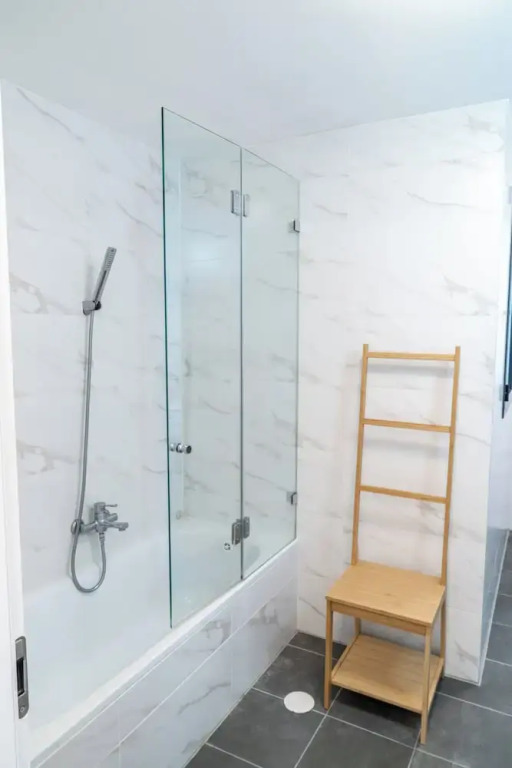 3BR Skyline Retreat on the 24th Floor